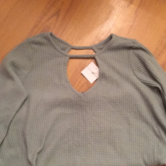 NWT. cute open front and back sweater. - Picture 2 of 2